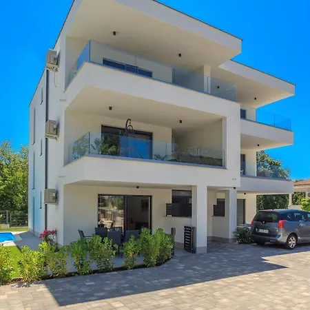 Luxury Larissa * Njivice