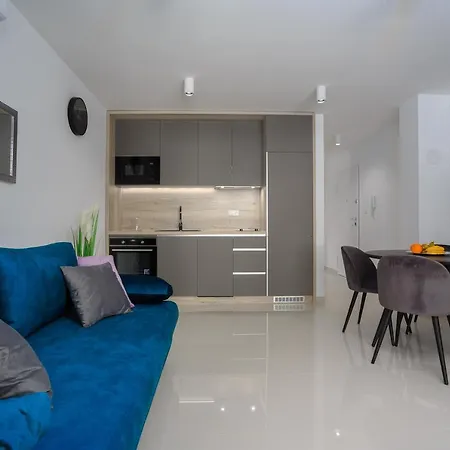 Luxury Larissa Njivice