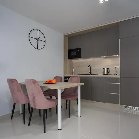 Luxury Larissa Njivice