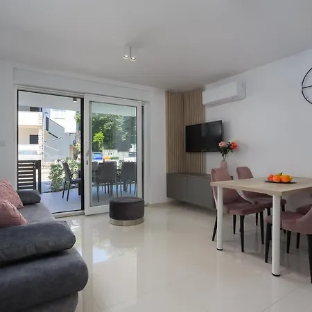 Apartment Larissa Njivice